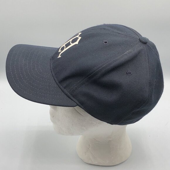 Vintage University Maine Black Bears Fitted Blue Hat Cap Size 7 1/4 Made in USA - Picture 3 of 11